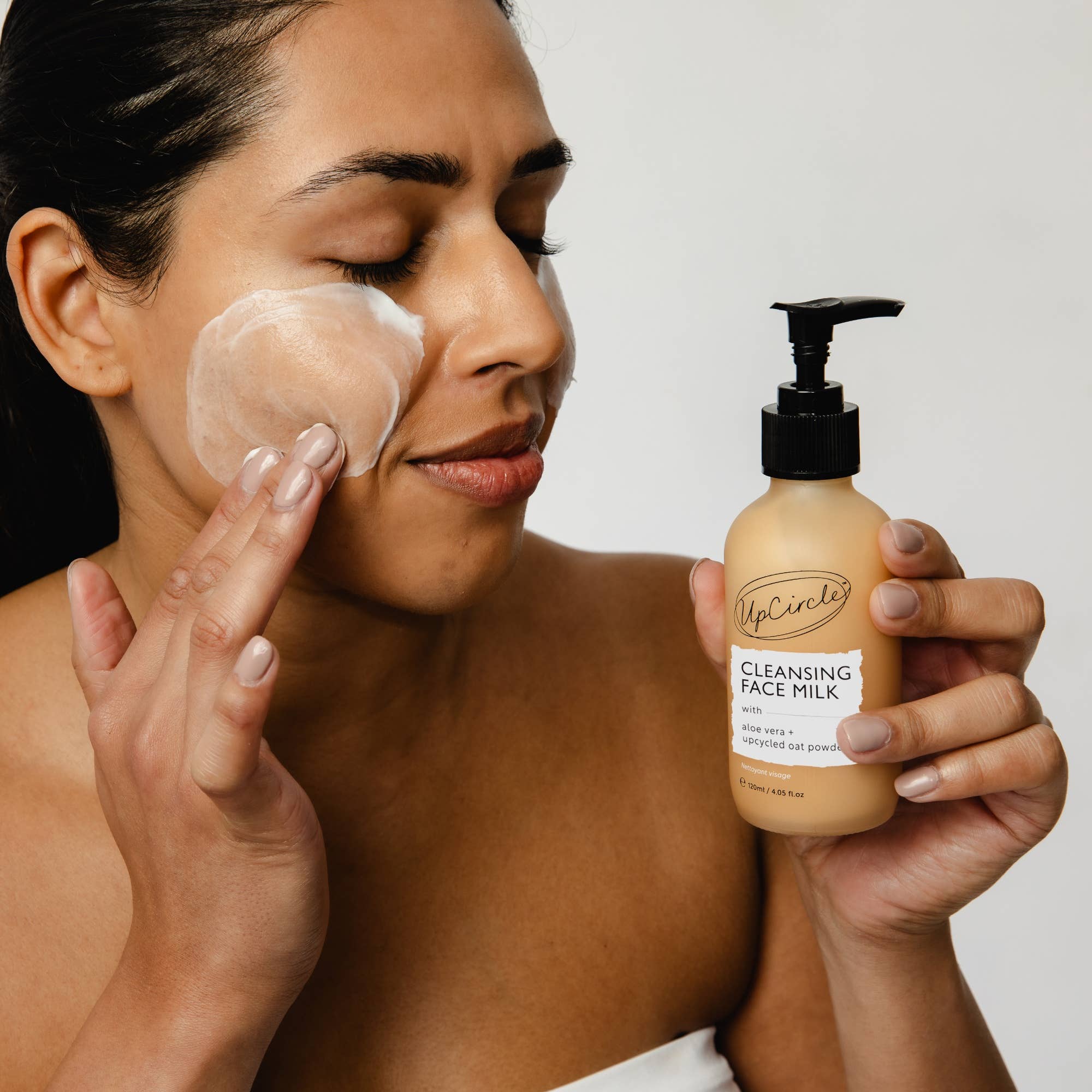 UpCircle USA - Eco Cleansing Face Milk with Aloe Vera + upcycled Oat Powder